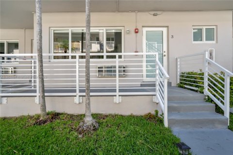 Apartamento en alquiler en Bay Harbor Islands, Florida, 1 dormitorio, 74.32 m2 № 554136 - foto 4