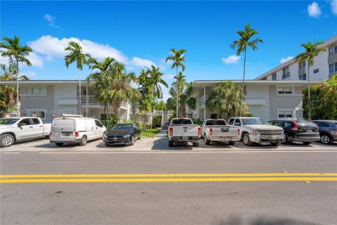 Appartement à louer à Bay Harbor Islands, Floride: 1 chambre, 74.32 m2 № 554136 - photo 3