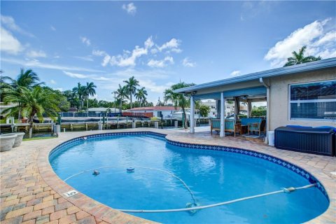 Villa ou maison à vendre à Lauderdale-by-the-Sea, Floride: 3 chambres, 190.08 m2 № 656468 - photo 15