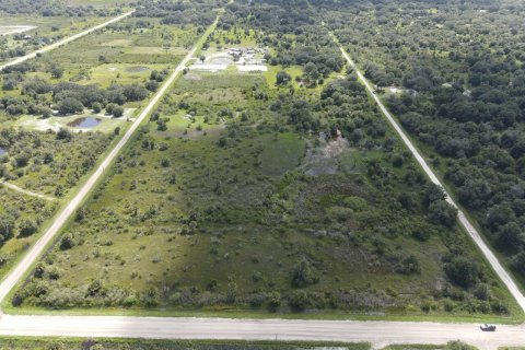 Terreno en venta en Okeechobee, Florida № 710558 - foto 1