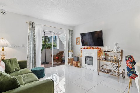 Condo in Miami, Florida, 1 bedroom  № 1380066 - photo 9