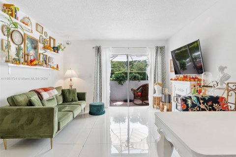 Condo in Miami, Florida, 1 bedroom  № 1380066 - photo 8