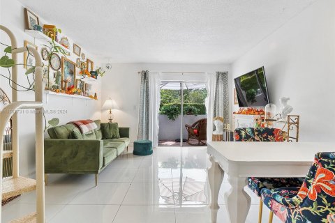 Condo in Miami, Florida, 1 bedroom  № 1380066 - photo 7