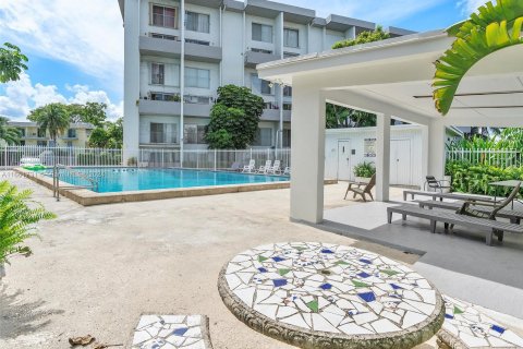 Condo in Miami, Florida, 1 bedroom  № 1380066 - photo 28