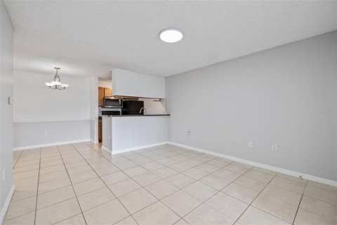 Condominio en venta en Brandon, Florida, 1 dormitorio, 56.86 m2 № 1352347 - foto 3