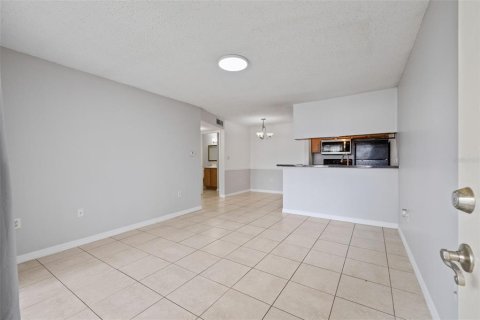 Condominio en venta en Brandon, Florida, 1 dormitorio, 56.86 m2 № 1352347 - foto 2