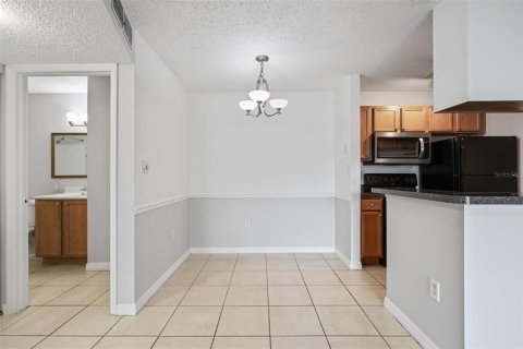 Condominio en venta en Brandon, Florida, 1 dormitorio, 56.86 m2 № 1352347 - foto 4