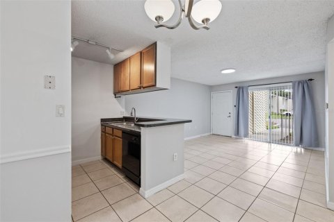 Condominio en venta en Brandon, Florida, 1 dormitorio, 56.86 m2 № 1352347 - foto 5