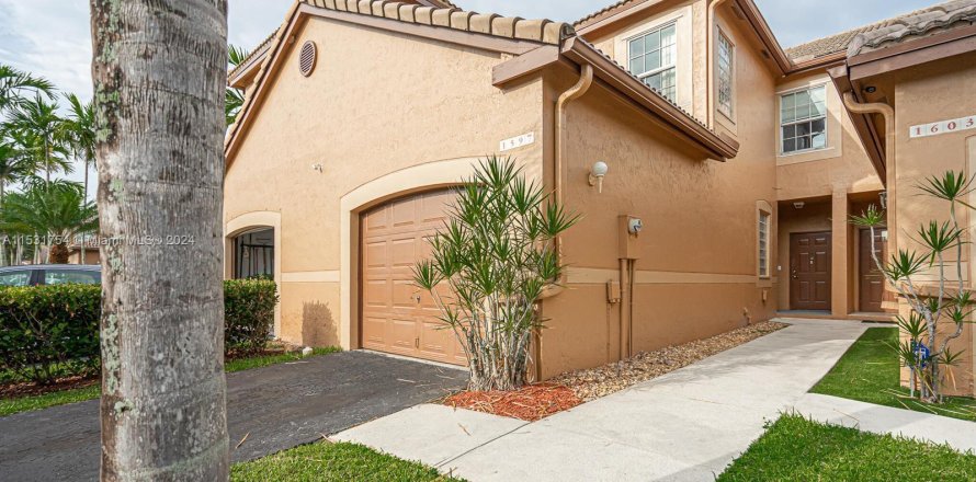 Townhouse in Weston, Florida 3 bedrooms, 134.06 sq.m. № 1013858