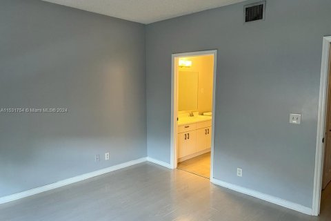 Townhouse in Weston, Florida 3 bedrooms, 134.06 sq.m. № 1013858 - photo 18