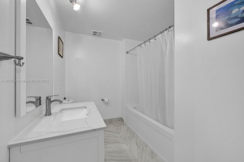 Copropriété à vendre à Miami, Floride: 2 chambres, 88.63 m2 № 1136023 - photo 11