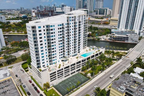 Condominio en venta en Miami, Florida, 2 dormitorios, 88.63 m2 № 1136023 - foto 23