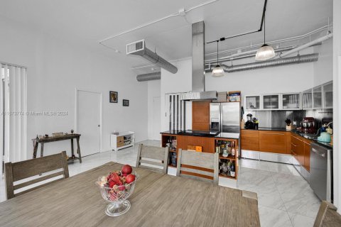 Condo in Miami, Florida, 2 bedrooms  № 1136023 - photo 3