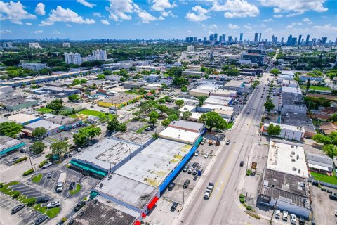 Propiedad comercial en venta en Miami, Florida № 1328912 - foto 15