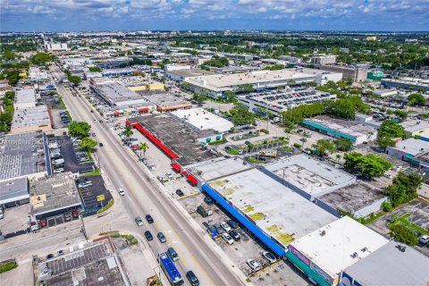 Propiedad comercial en venta en Miami, Florida № 1328912 - foto 23