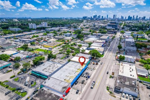 Propiedad comercial en venta en Miami, Florida № 1328912 - foto 19