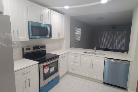 Condominio en venta en Coral Springs, Florida, 2 dormitorios, 91.97 m2 № 1097314 - foto 3
