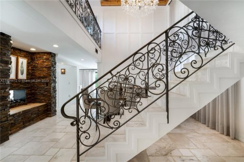 Villa ou maison à vendre à Miami Beach, Floride: 4 chambres, 275.92 m2 № 883108 - photo 10