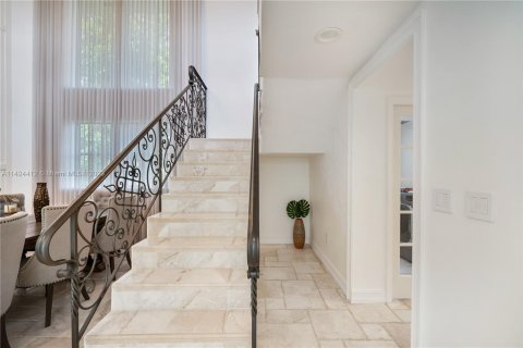 Villa ou maison à vendre à Miami Beach, Floride: 4 chambres, 275.92 m2 № 883108 - photo 15