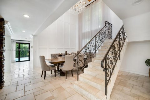 Villa ou maison à vendre à Miami Beach, Floride: 4 chambres, 275.92 m2 № 883108 - photo 14