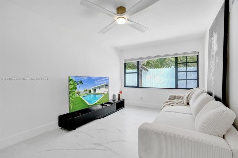 Casa en venta en North Bay Village, Florida, 4 dormitorios, 185.71 m2 № 1347677 - foto 20