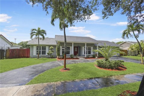 Villa ou maison à vendre à Plantation, Floride: 5 chambres, 258.08 m2 № 1330933 - photo 1