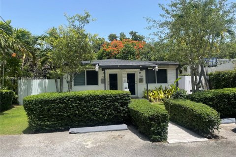 Propiedad comercial en venta en South Miami, Florida, 176.51 m2 № 1384573 - foto 2