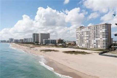 Copropriété à vendre à Pompano Beach, Floride: 2 chambres, 121.7 m2 № 956939 - photo 3