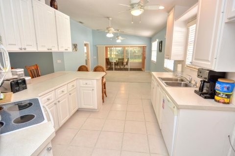 House in Stuart, Florida 2 bedrooms, 141.95 sq.m. № 956898 - photo 11