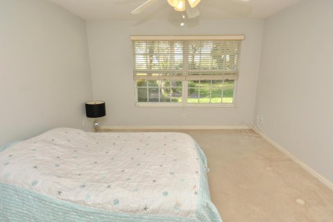 House in Stuart, Florida 2 bedrooms, 141.95 sq.m. № 956898 - photo 9