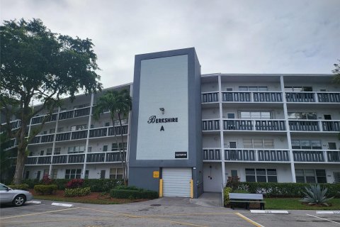 Condo in Deerfield Beach, Florida, 1 bedroom  № 956940 - photo 2