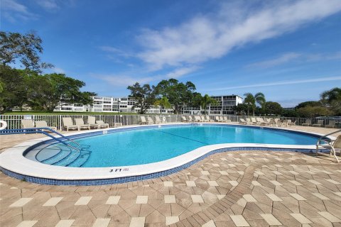 Condo in Deerfield Beach, Florida, 1 bedroom  № 956940 - photo 1