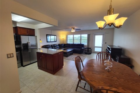 Condo in Deerfield Beach, Florida, 1 bedroom  № 956940 - photo 12