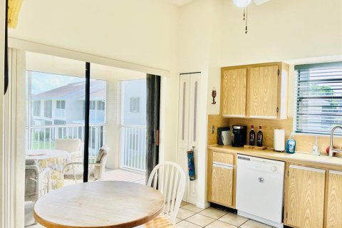 Condo in Hutchinson Island South, Florida, 2 bedrooms  № 666805 - photo 12