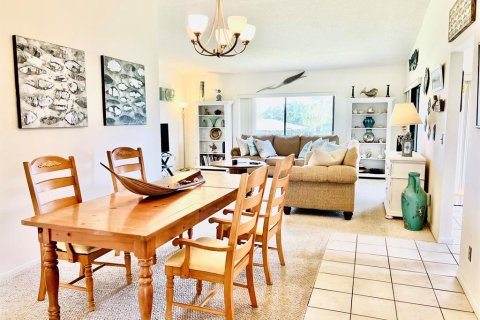 Condo in Hutchinson Island South, Florida, 2 bedrooms  № 666805 - photo 18