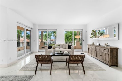 Condominio en venta en Coral Gables, Florida, 2 dormitorios, 243.4 m2 № 382984 - foto 1