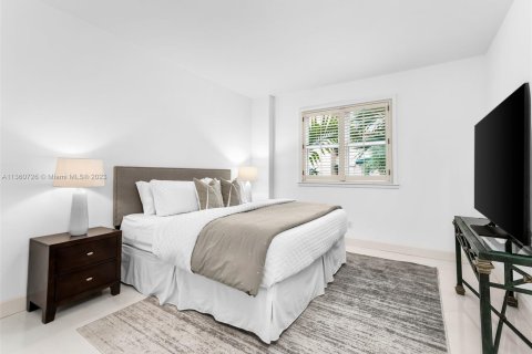 Condominio en venta en Coral Gables, Florida, 2 dormitorios, 243.4 m2 № 382984 - foto 13