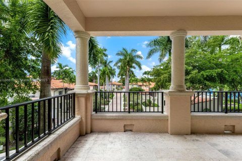 Copropriété à vendre à Coral Gables, Floride: 2 chambres, 243.4 m2 № 382984 - photo 16
