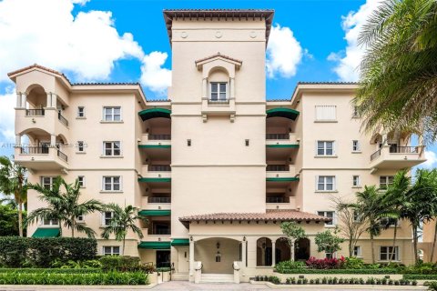 Condominio en venta en Coral Gables, Florida, 2 dormitorios, 243.4 m2 № 382984 - foto 28