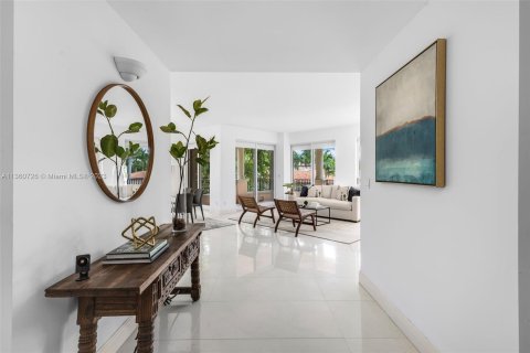 Condominio en venta en Coral Gables, Florida, 2 dormitorios, 243.4 m2 № 382984 - foto 4