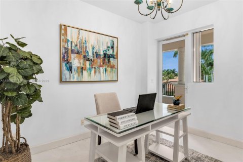 Condominio en venta en Coral Gables, Florida, 2 dormitorios, 243.4 m2 № 382984 - foto 25