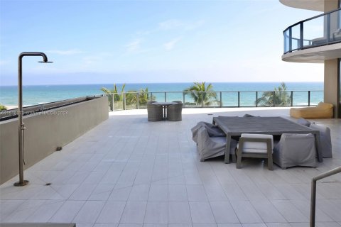 Copropriété à vendre à Pompano Beach, Floride: 3 chambres, 274.62 m2 № 963220 - photo 2