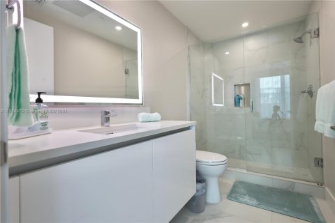 Copropriété à vendre à Pompano Beach, Floride: 3 chambres, 274.62 m2 № 963220 - photo 23