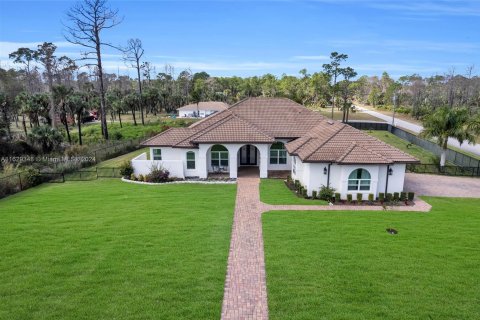 Villa ou maison à vendre à Naples, Floride: 4 chambres, 251.49 m2 № 1289183 - photo 1