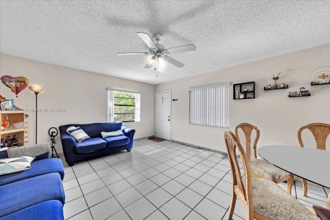 Immobilier commercial à vendre à Miami, Floride: 243.78 m2 № 1289139 - photo 4