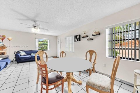 Immobilier commercial à vendre à Miami, Floride: 243.78 m2 № 1289139 - photo 7