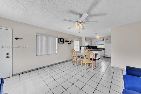 Immobilier commercial à vendre à Miami, Floride: 243.78 m2 № 1289139 - photo 3