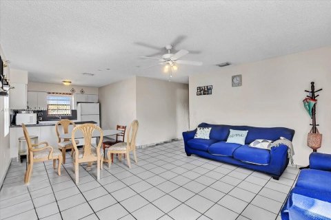 Immobilier commercial à vendre à Miami, Floride: 243.78 m2 № 1289139 - photo 2