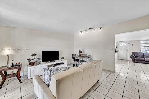 Immobilier commercial à vendre à Miami, Floride: 243.78 m2 № 1289139 - photo 29