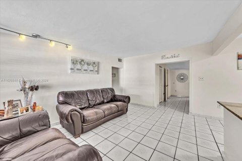 Immobilier commercial à vendre à Miami, Floride: 243.78 m2 № 1289139 - photo 20